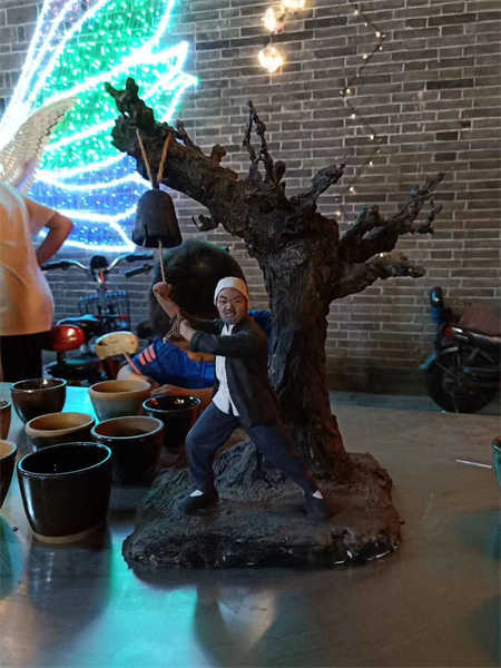 淺析泥土仿真動(dòng)植物雕塑制作